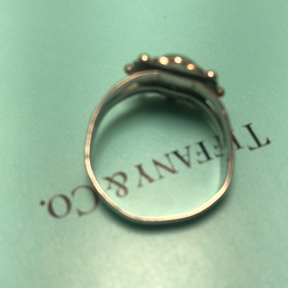 silver ring with green emerald - Picture 3 of 5